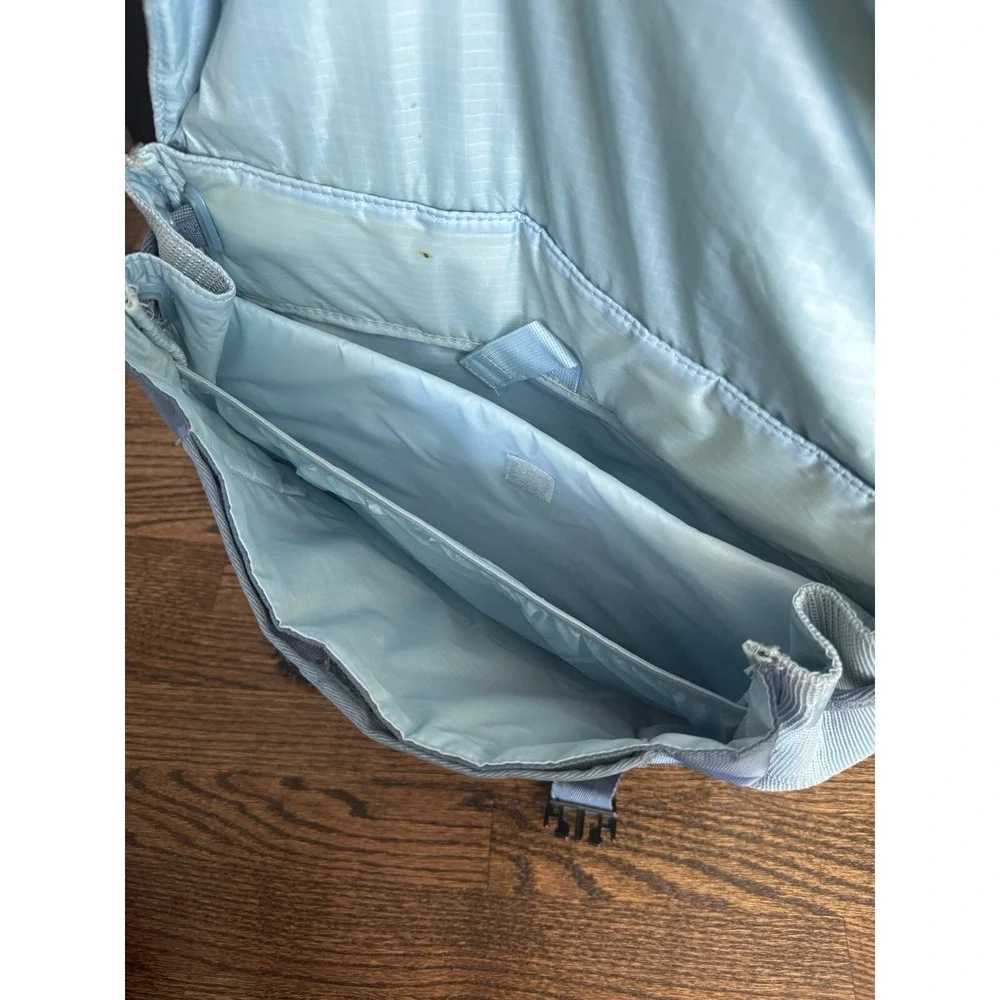 Nike Sportswear Essentials Unisex Blue Messenger Bag
